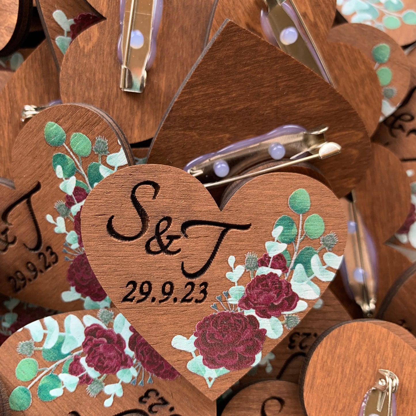 Rustic wedding heart shaped boutonnieres, wooden burgundy boutonniere, wedding gift guest, wooden hearts, guest boutonnieres