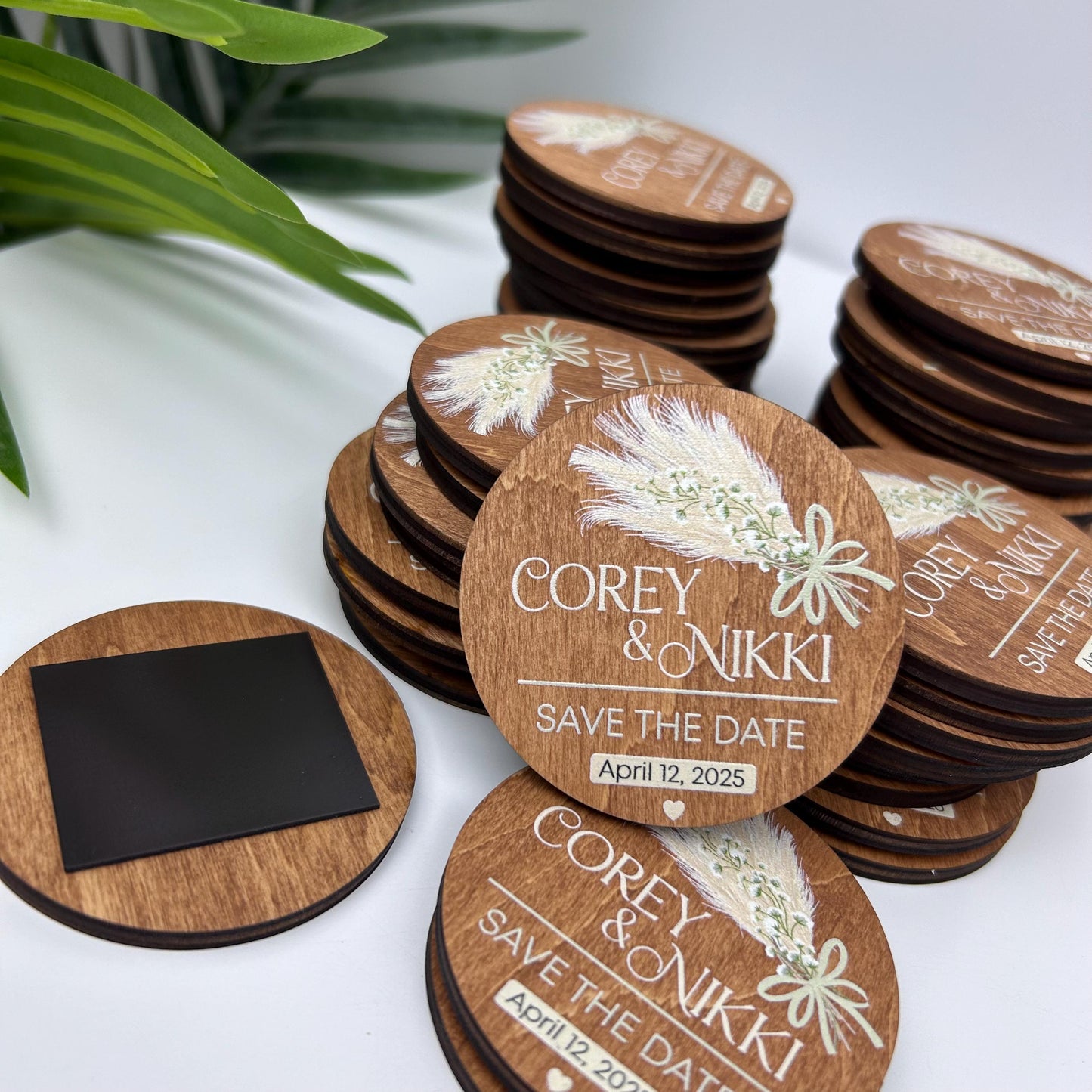 Wedding favor wood magnet, rustic boutonnieres, wedding guest pins, boho boutonniere, personalized magnet, wedding guest tag, wooden magnets