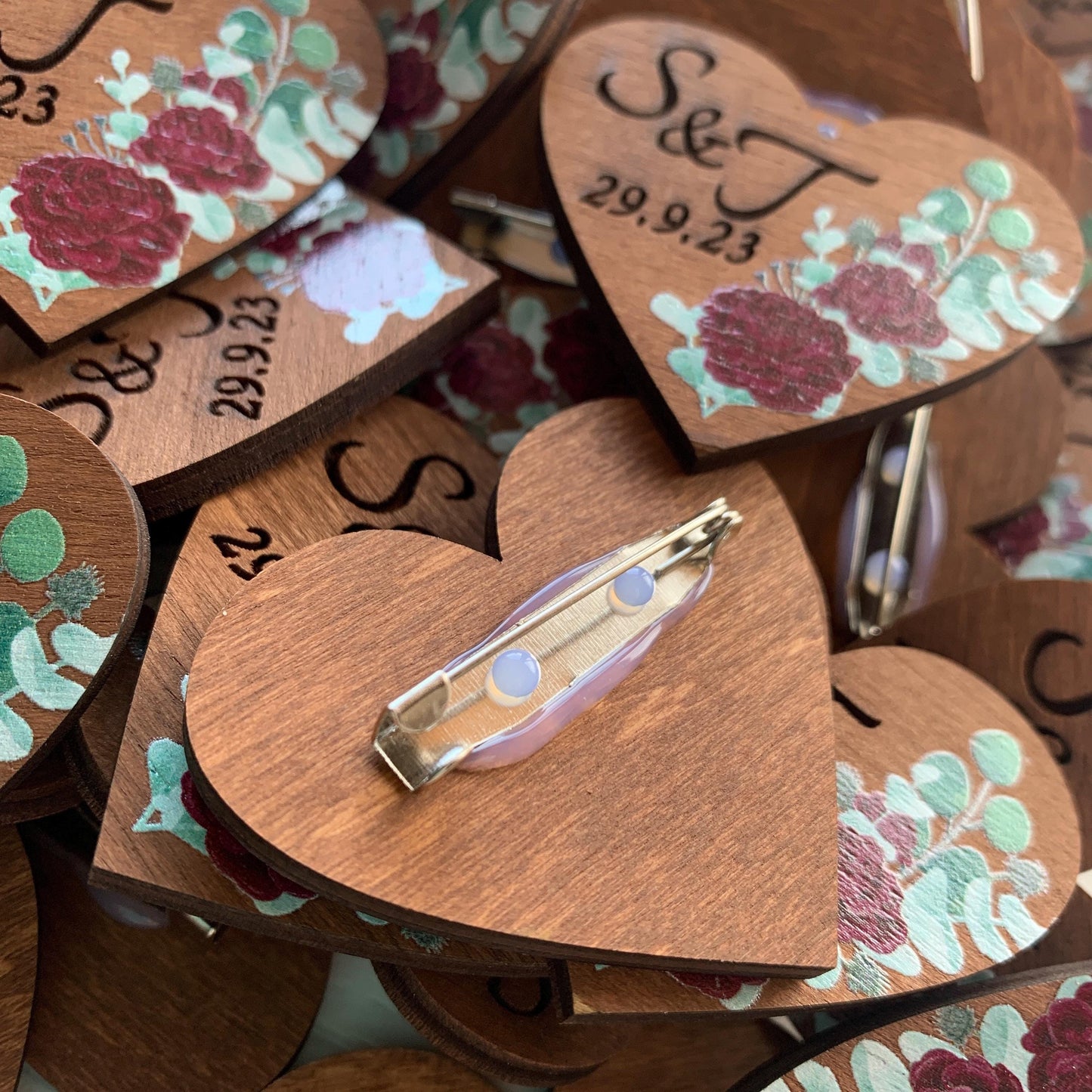 Rustic wedding heart shaped boutonnieres, wooden burgundy boutonniere, wedding gift guest, wooden hearts, guest boutonnieres