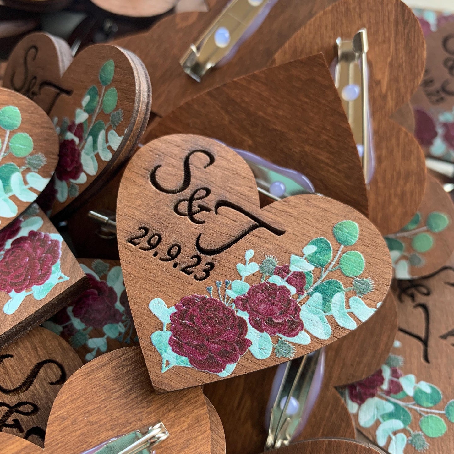 Rustic wedding heart shaped boutonnieres, wooden burgundy boutonniere, wedding gift guest, wooden hearts, guest boutonnieres